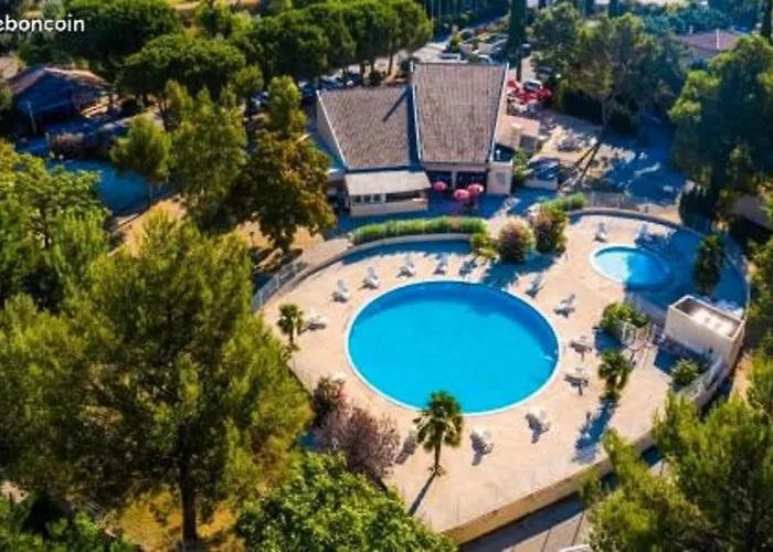 La Roque D\'Antheron - Mobile-Home - 6 Pers - 3 Ch - Piscine