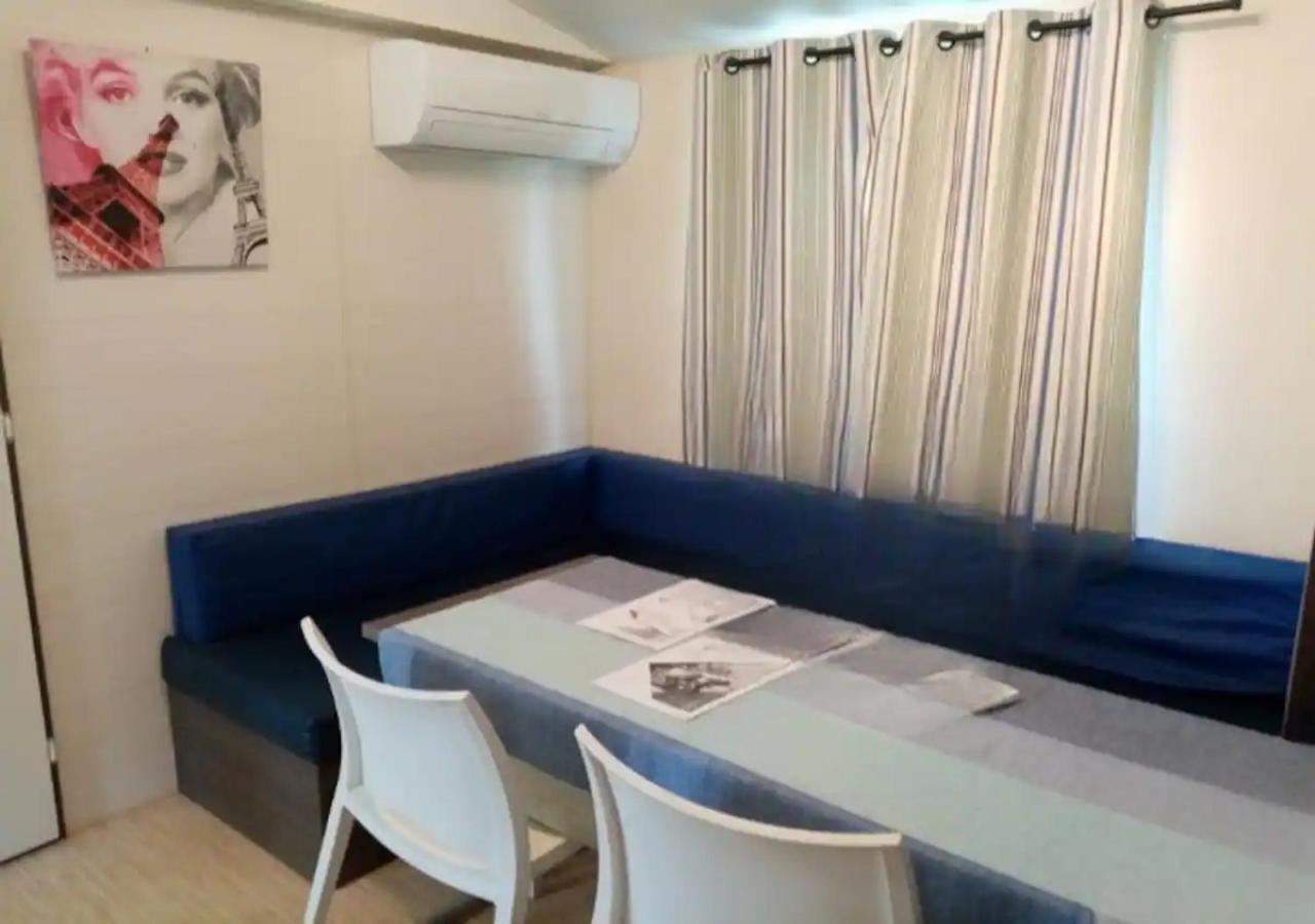 Camping D'antheron - Mobile-home - 6 Pers - 3 Ch - Piscine